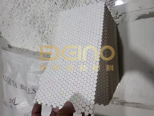 Lembaran keramik tahan aus memecahkan masalah keausan pada peralatan semen, baja, dan pertambangan.